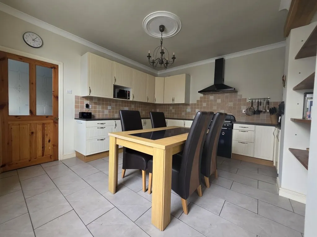 Penfield Road, Drighlington BD11 1DJ, photo 3