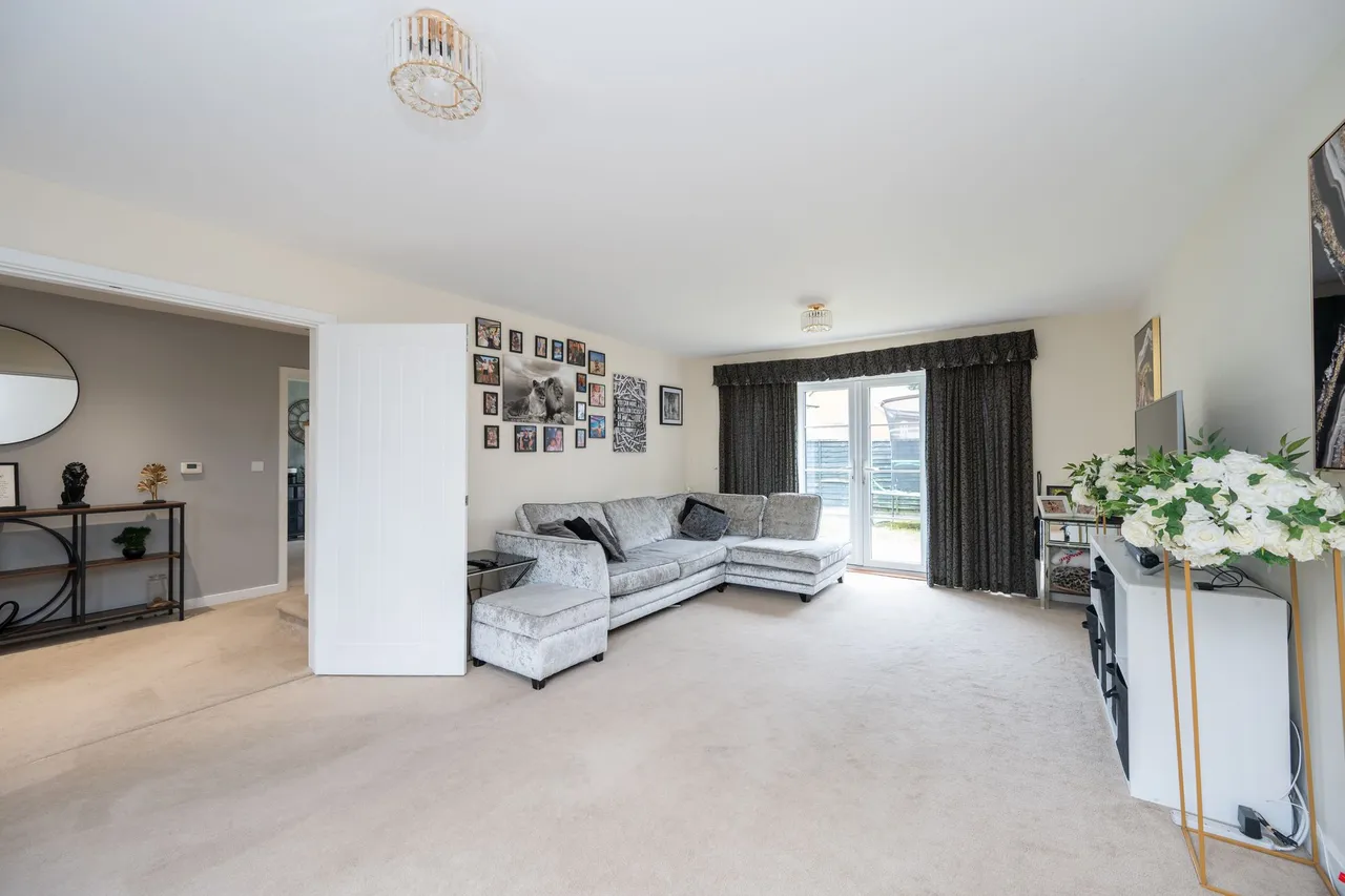 Churchill Way, Broadbridge Heath, RH12, photo 3