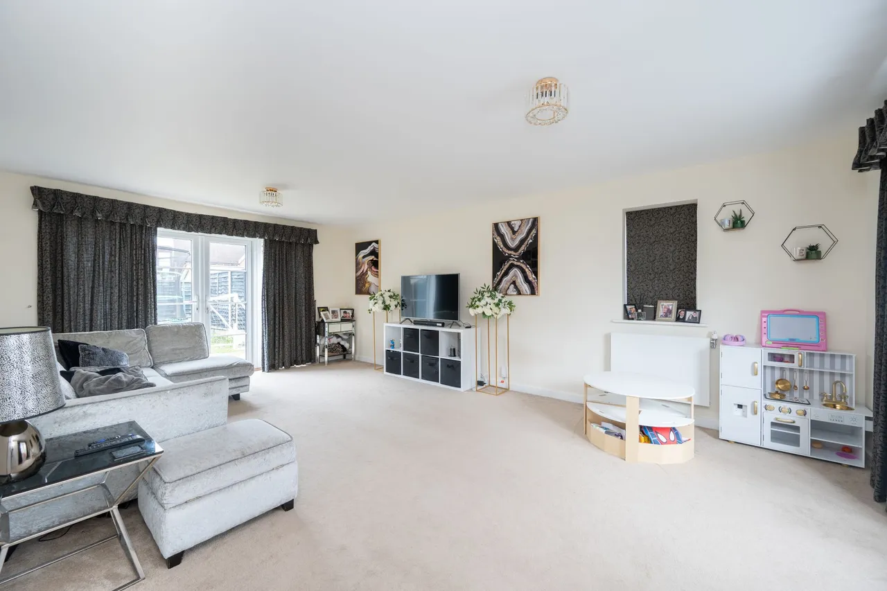 Churchill Way, Broadbridge Heath, RH12, photo 17