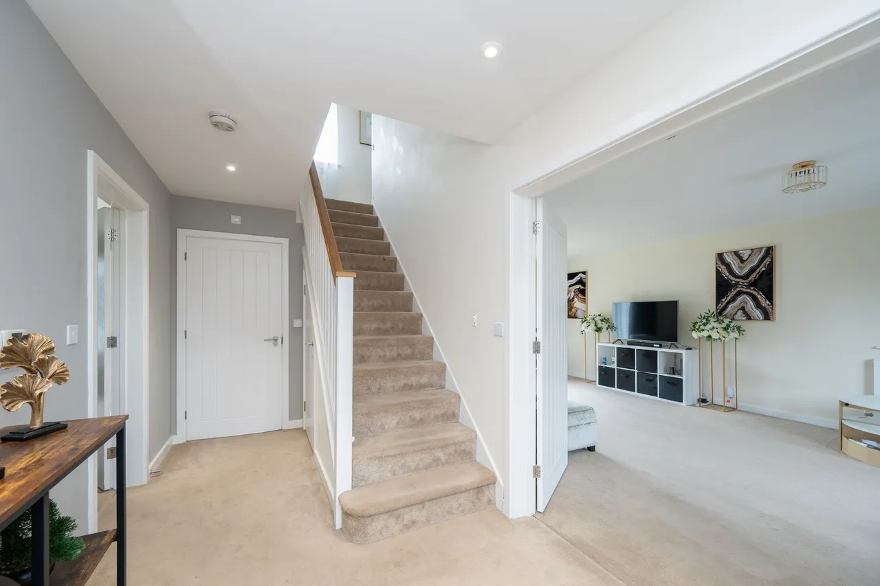 Churchill Way, Broadbridge Heath, RH12, photo 6
