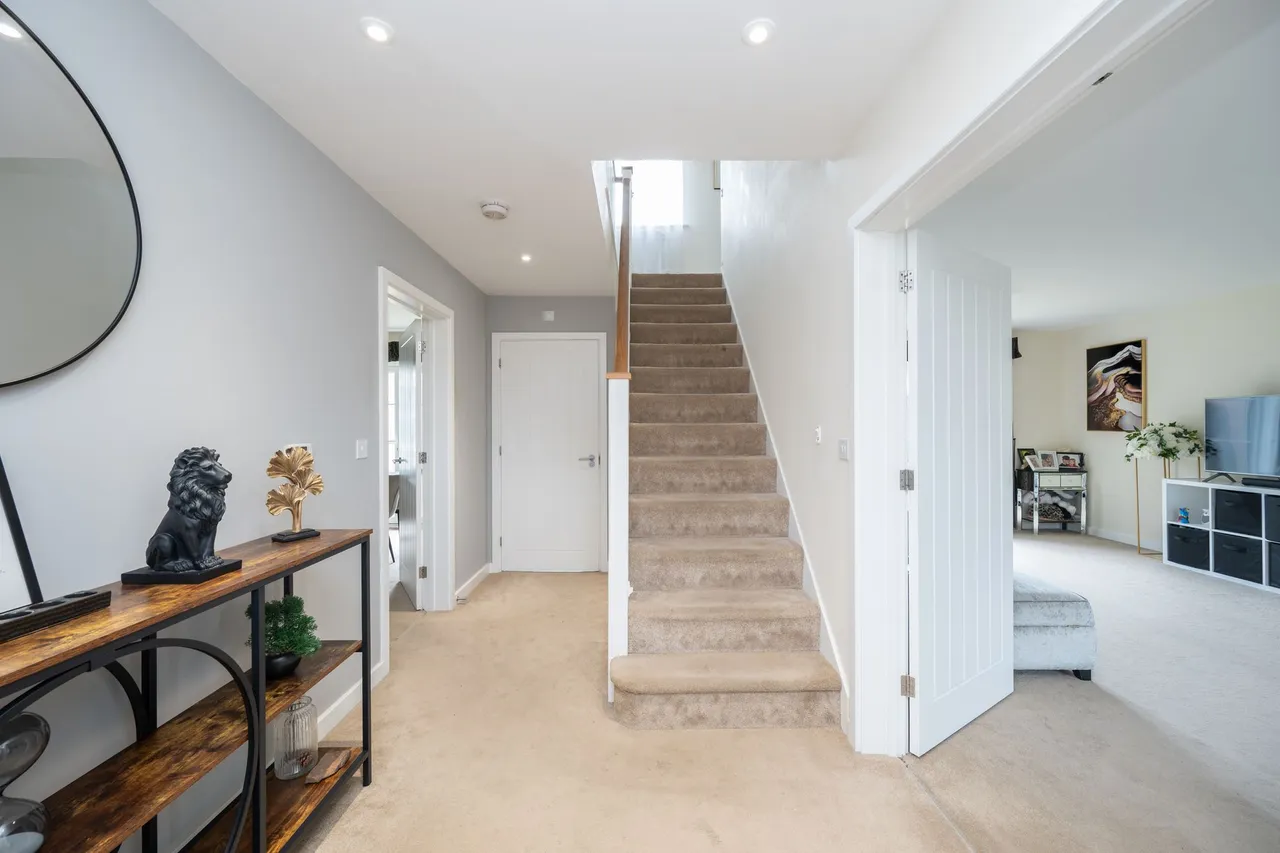 Churchill Way, Broadbridge Heath, RH12, photo 7