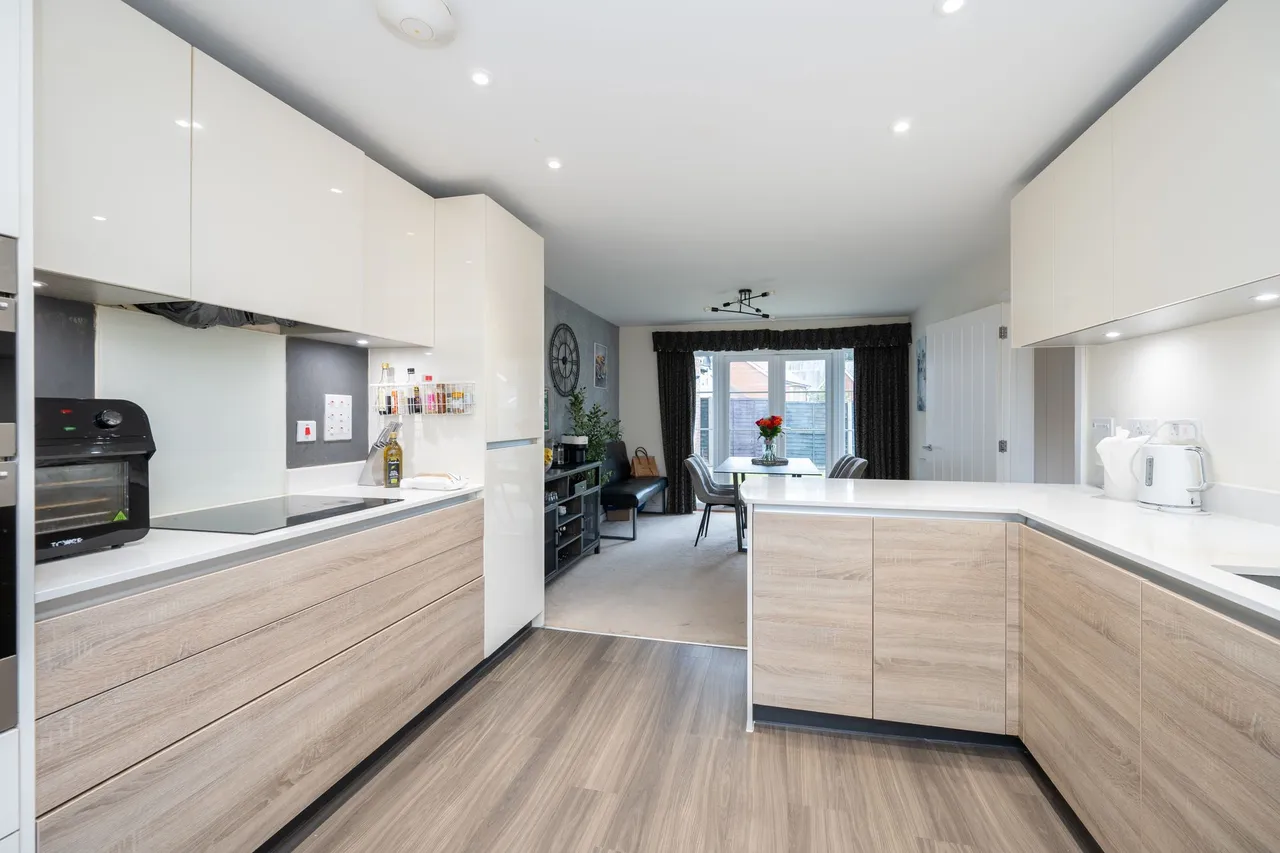 Churchill Way, Broadbridge Heath, RH12, photo 2