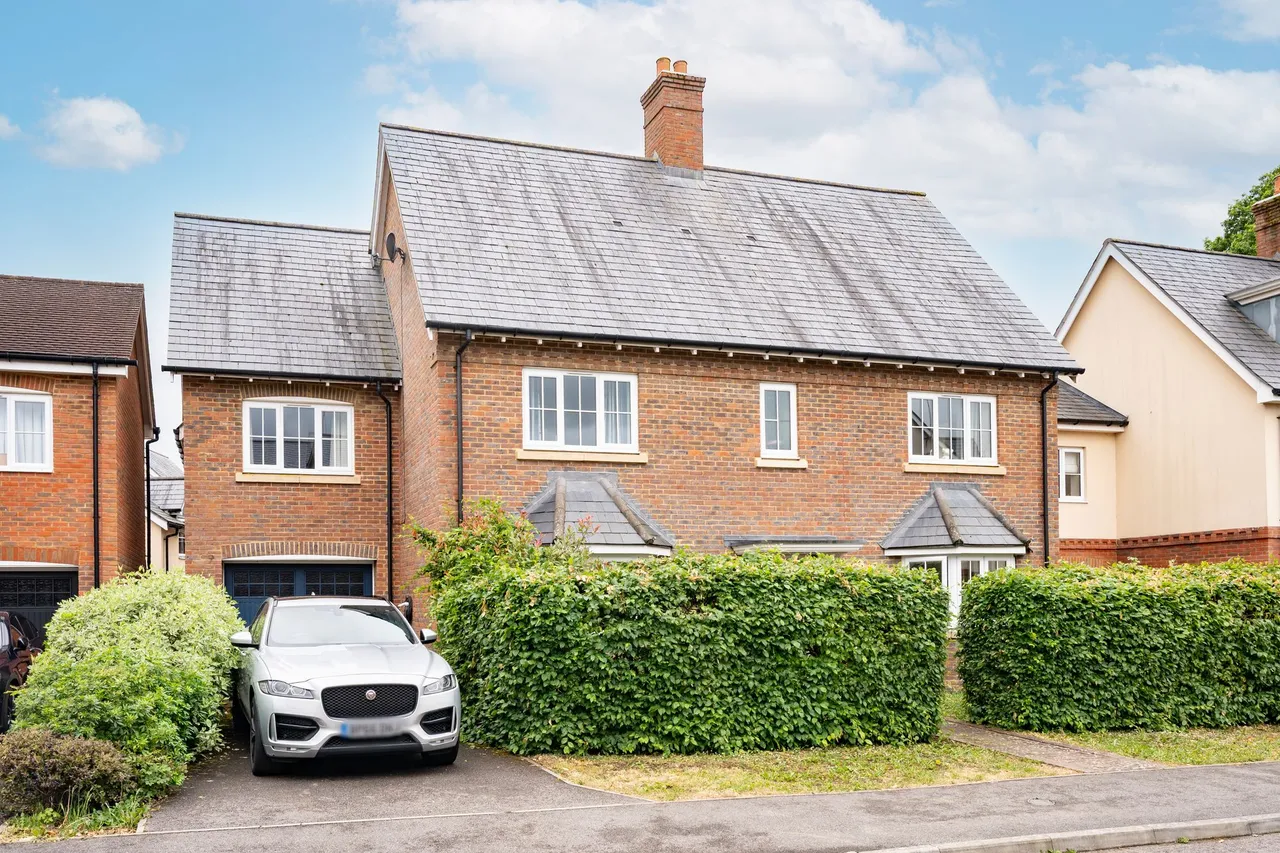 Churchill Way, Broadbridge Heath, RH12, photo 4