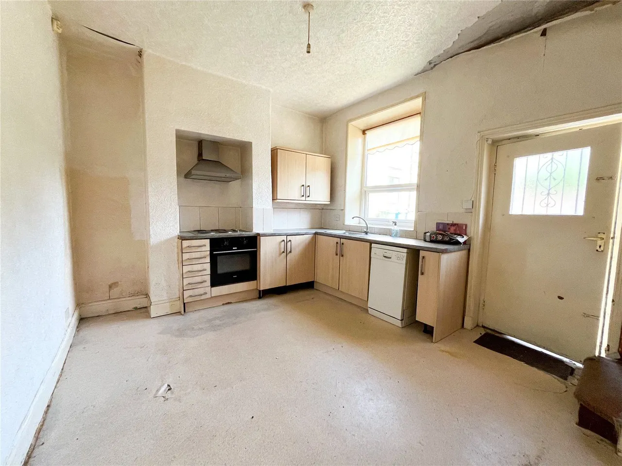 Jackson Street, Springhead, OL4, photo 3