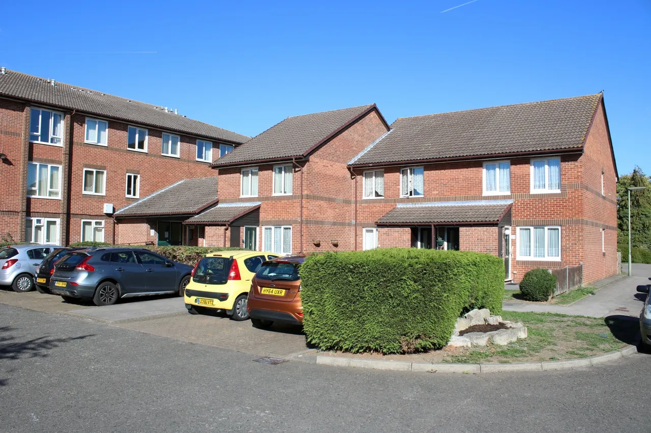 1 bed retirement property for sale, Manor Farm Court Manor Farm Lane, Surrey Egham, TW20