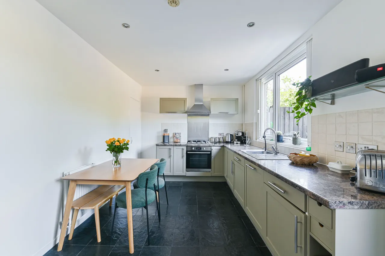 31 Clarence Crescent, London, photo 7