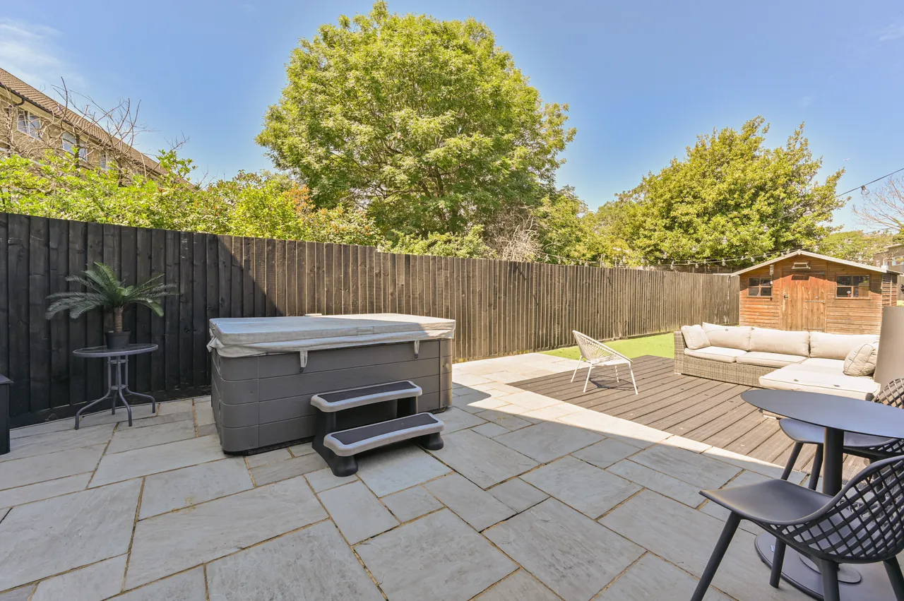 31 Clarence Crescent, London, photo 2