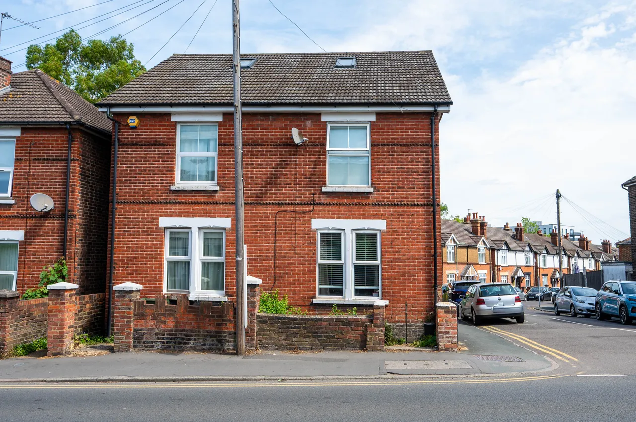 5 bed house for sale — 36 Guildford Park Road