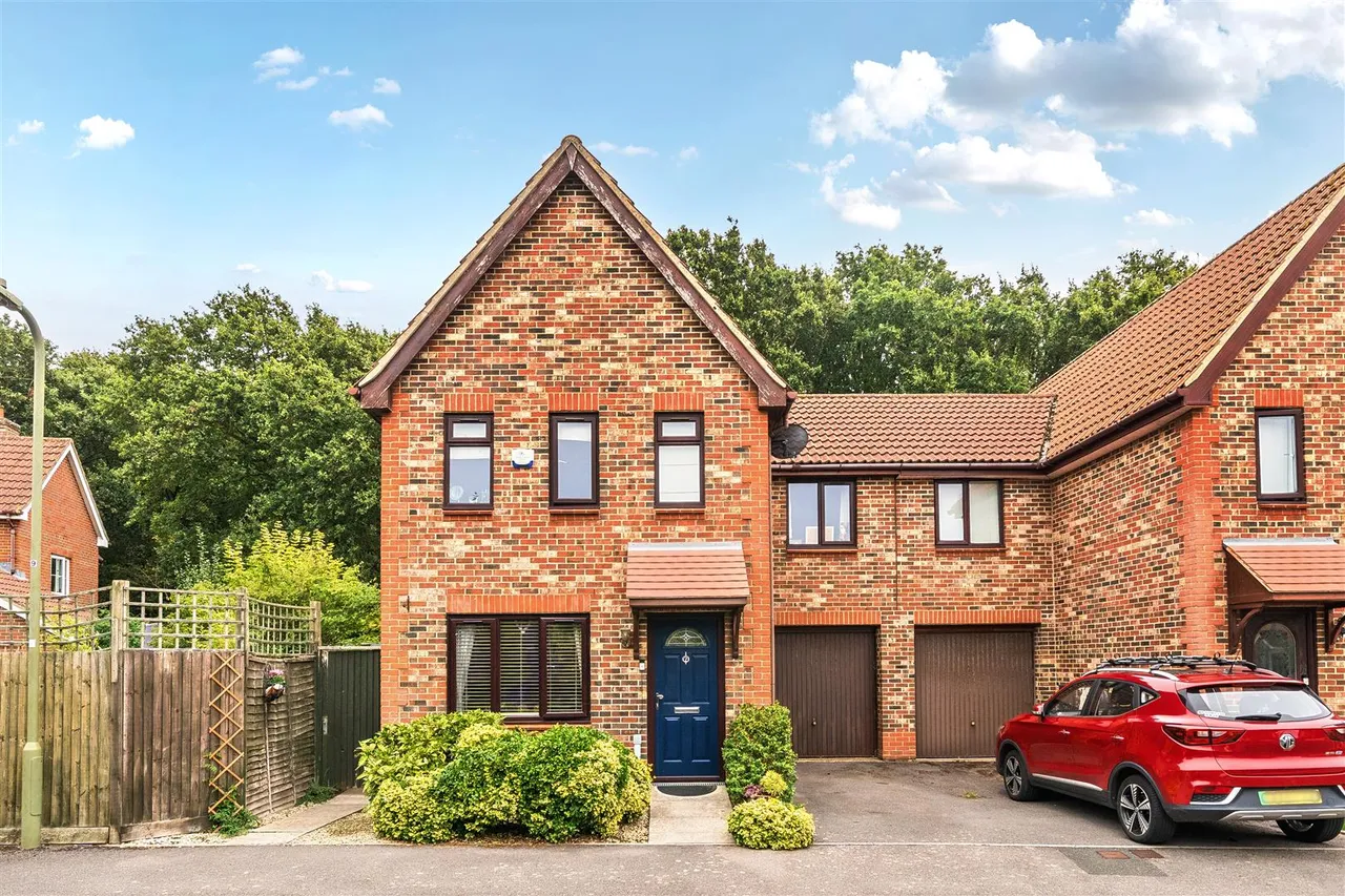 3 bed house for sale, Swanton Close, Stubbington
