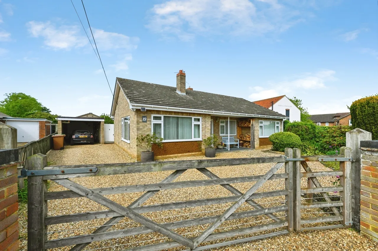3 bed property for sale — Neville Road, Heacham, Norfolk, PE31
