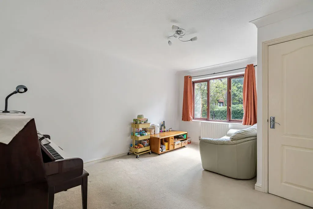 Treborough, Furzton, Milton Keynes, Buckinghamshire, MK4 1LR, photo 2