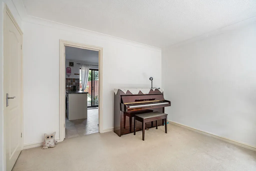 Treborough, Furzton, Milton Keynes, Buckinghamshire, MK4 1LR, photo 13