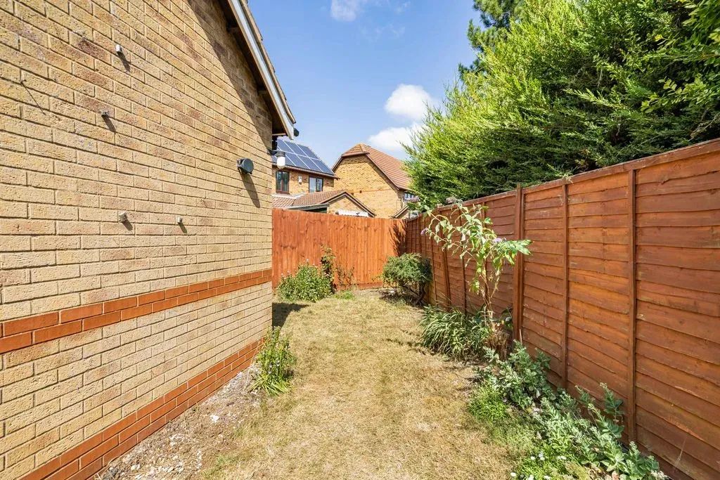 Treborough, Furzton, Milton Keynes, Buckinghamshire, MK4 1LR, photo 6