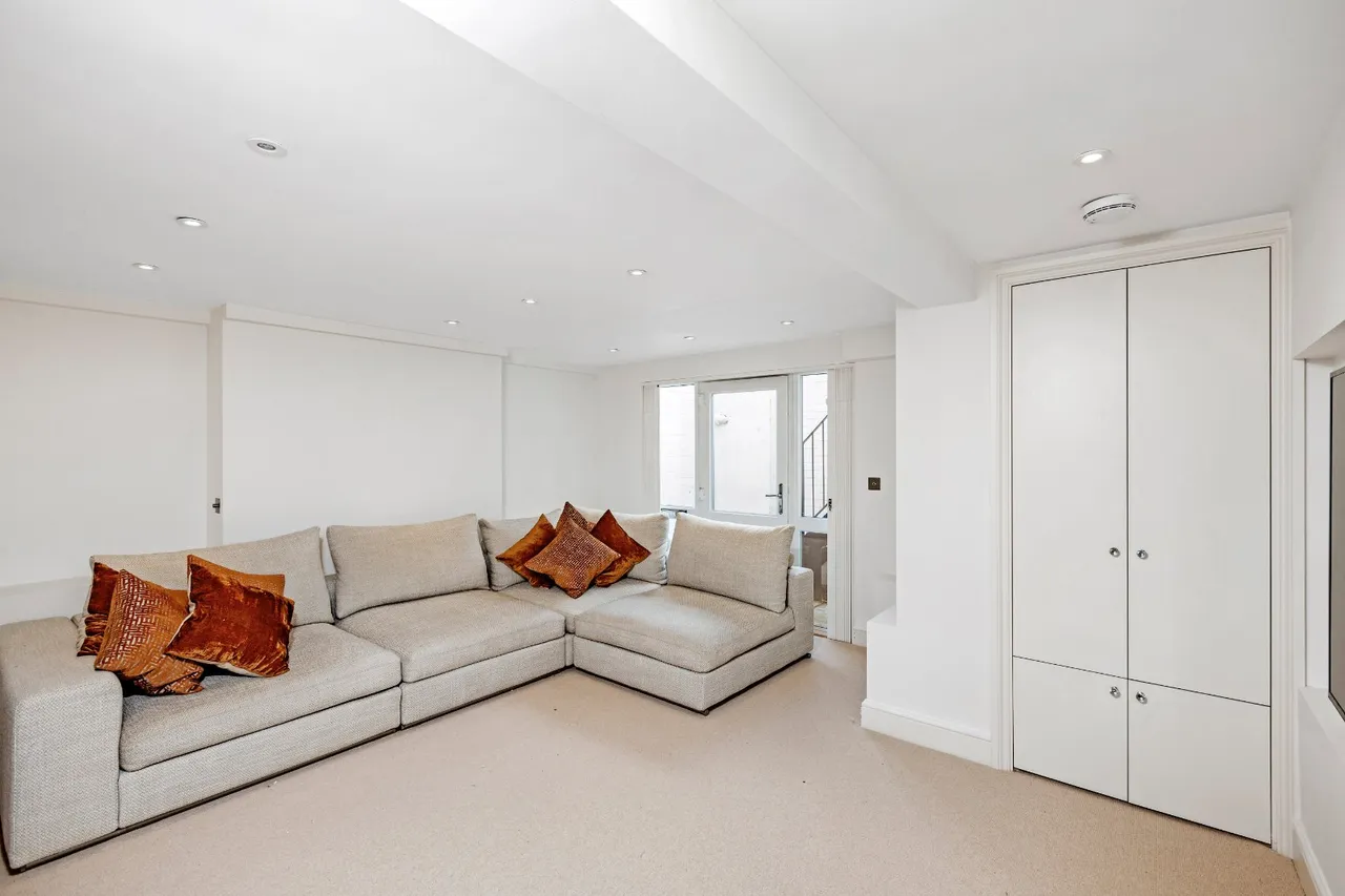 Bovingdon Road, London, SW6, photo 12