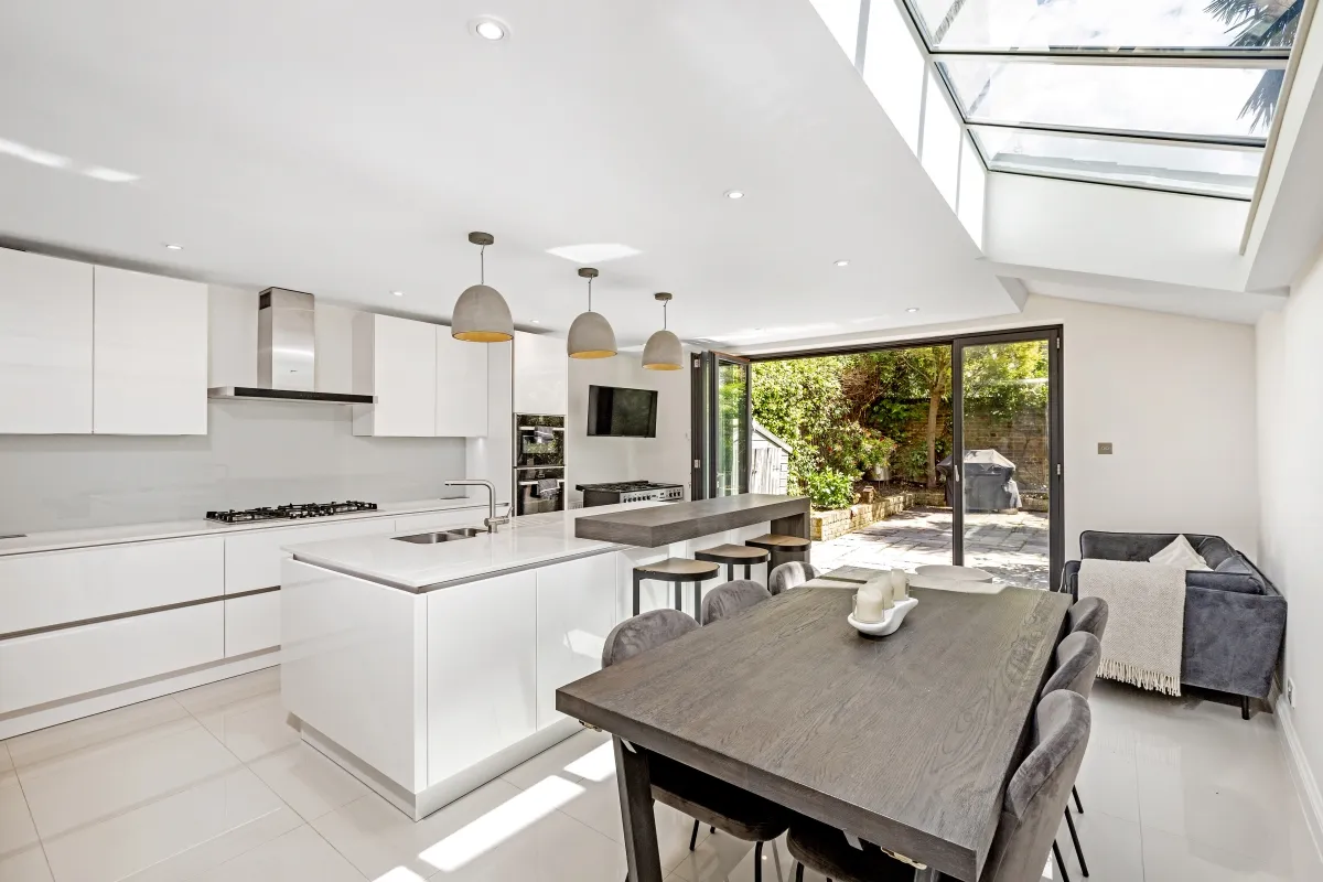 5 bed house to rent — Bovingdon Road, London, SW6