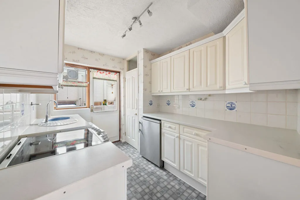 Lilliput Avenue, Northolt, UB5, photo 11