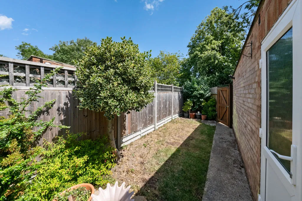 Lilliput Avenue, Northolt, UB5, photo 16