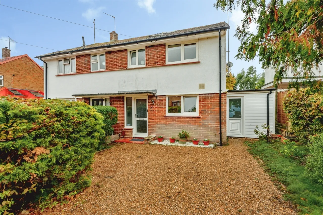 3 bed house for sale — Colman Way, Redhill