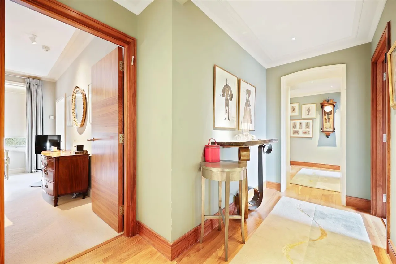 Cumberland Terrace, Regent's Park, London, NW1 4HP, photo 4