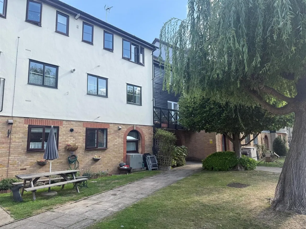 1 bed flat for sale — Albany Mews Ware, Herts SG12 7AL