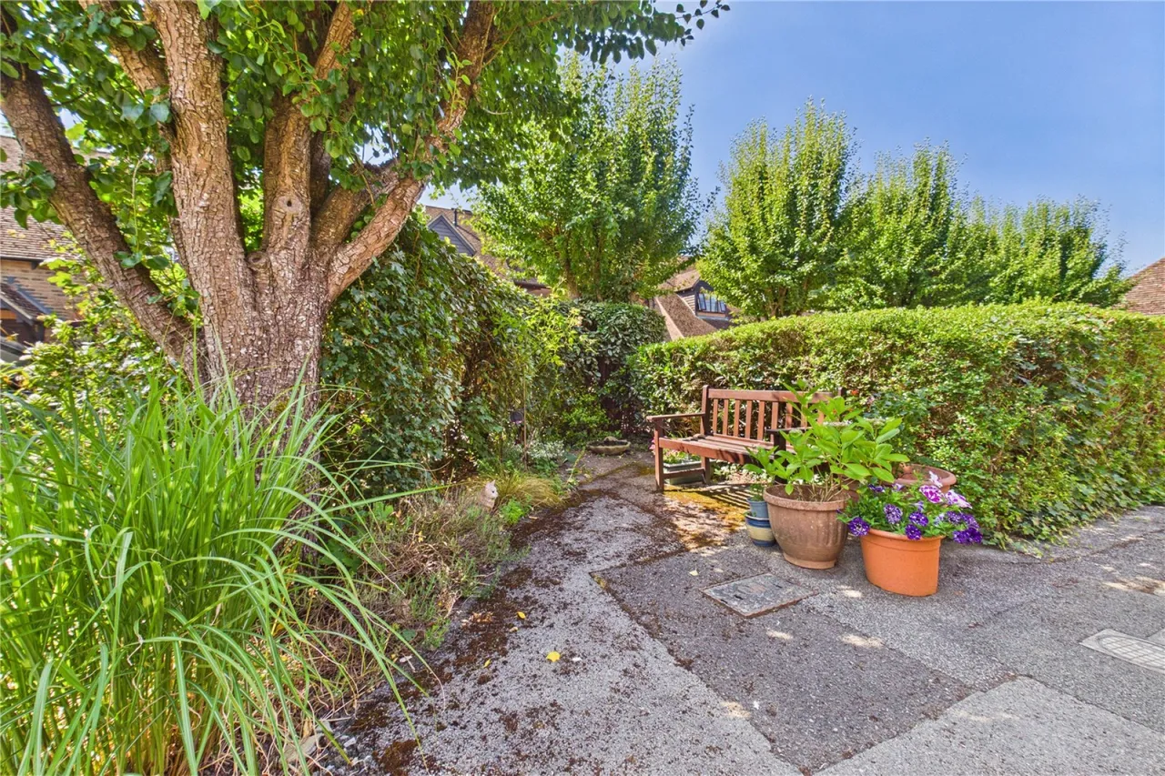 Highfield Court, Burghfield Common, RG7, photo 9