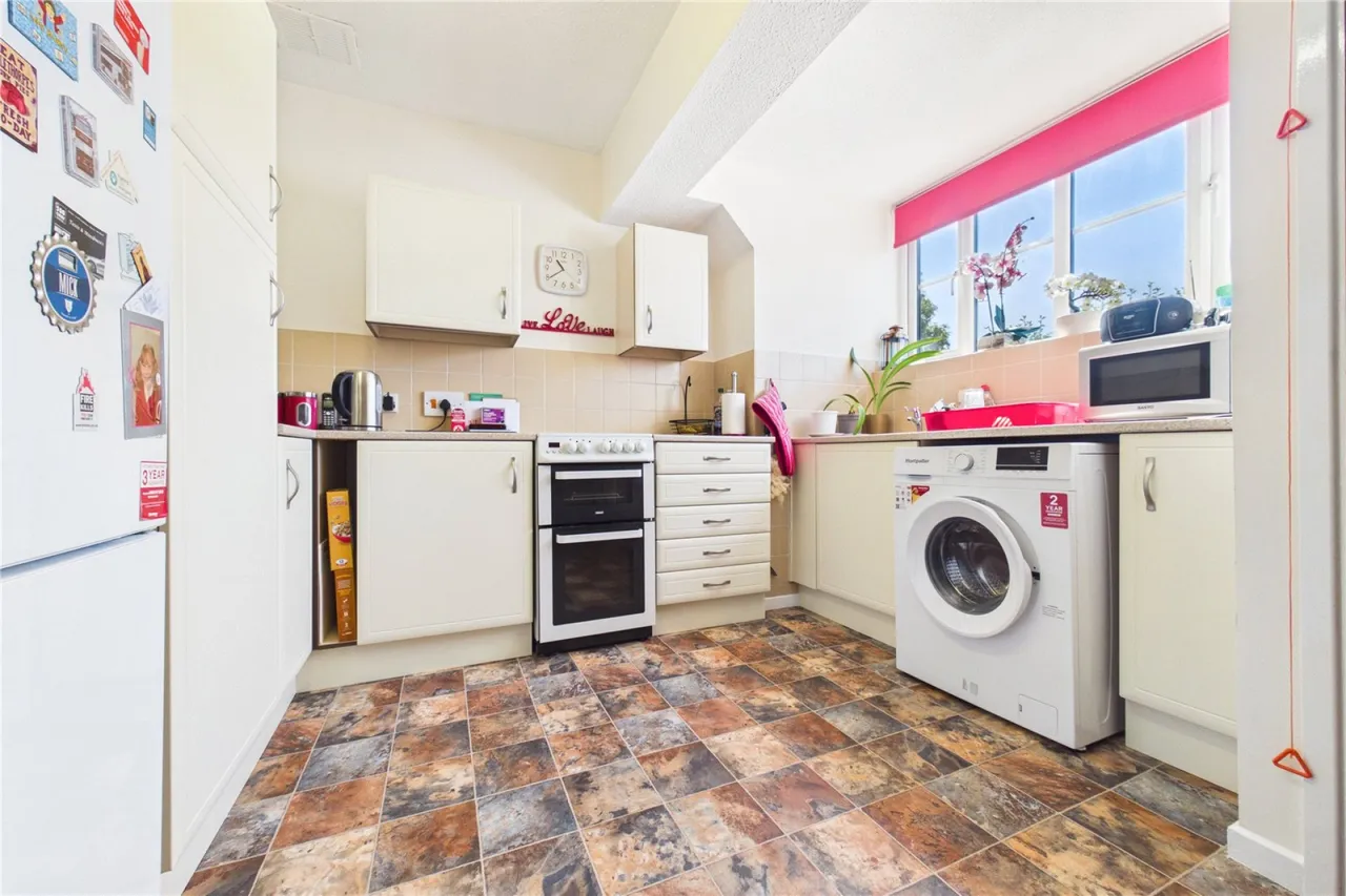 Highfield Court, Burghfield Common, RG7, photo 5