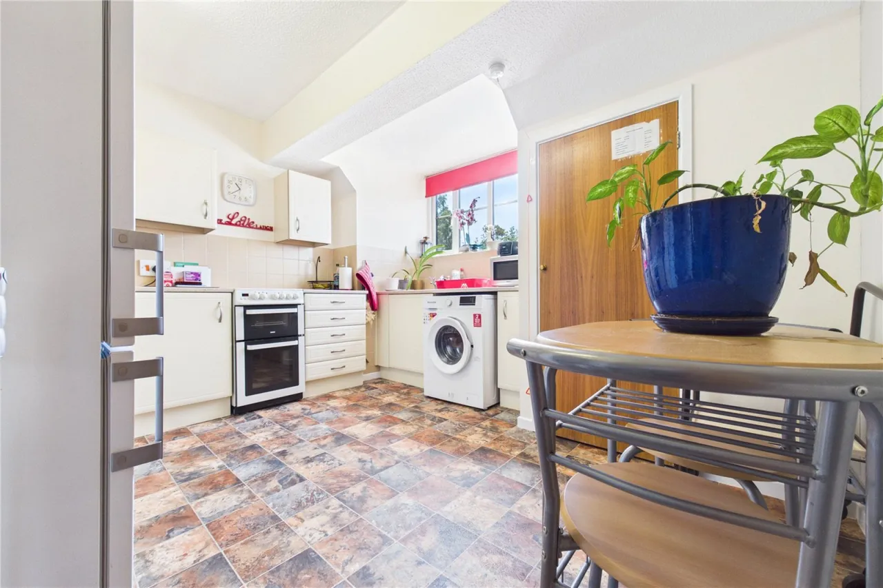 Highfield Court, Burghfield Common, RG7, photo 4