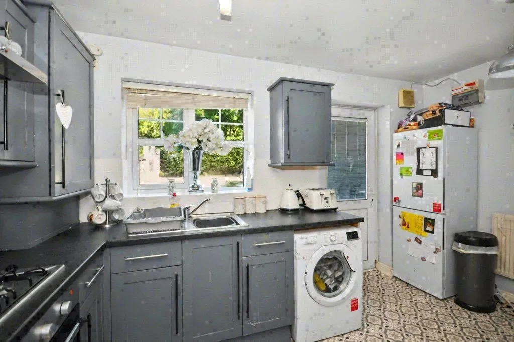 St. James Close, Leeds, LS12, photo 13