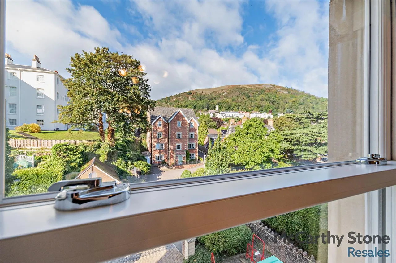 Victoria Road, Malvern, WR14, photo 2