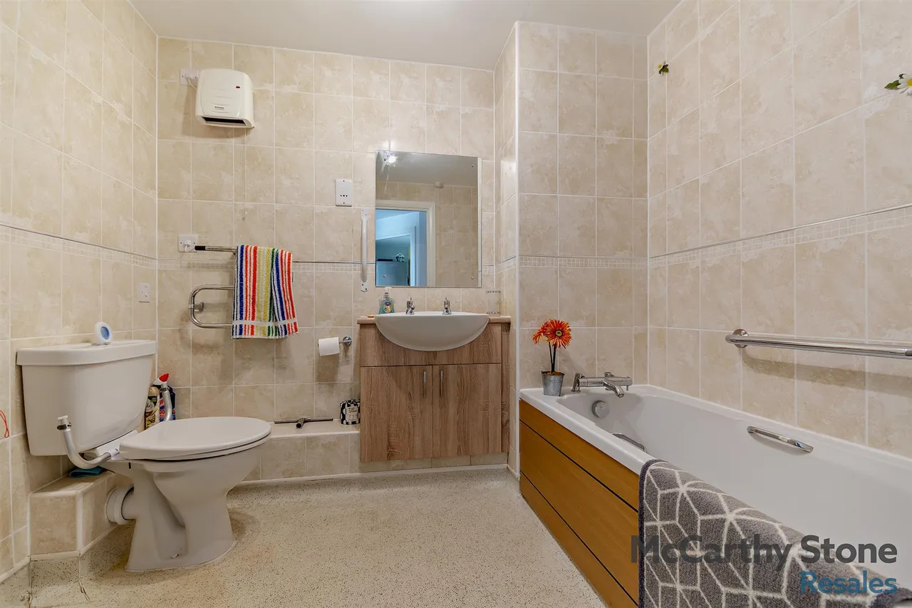 Victoria Road, Malvern, WR14, photo 10