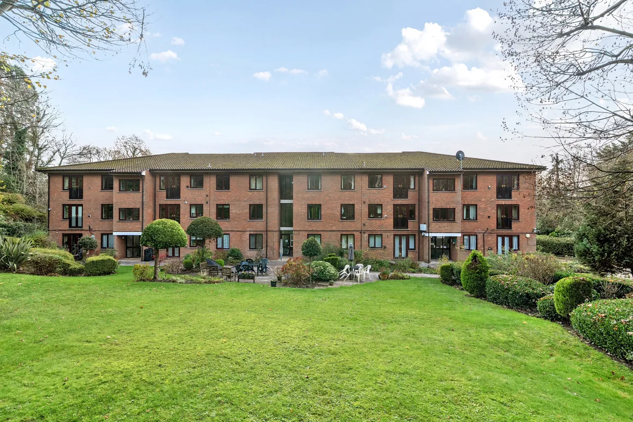 Uxbridge Road, Pinner, HA5, photo 12