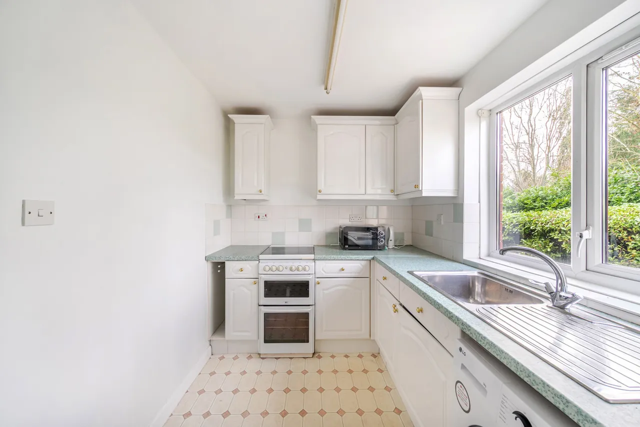 Uxbridge Road, Pinner, HA5, photo 2