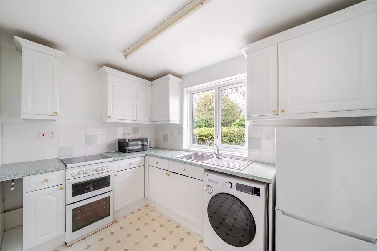 Uxbridge Road, Pinner, HA5, photo 9
