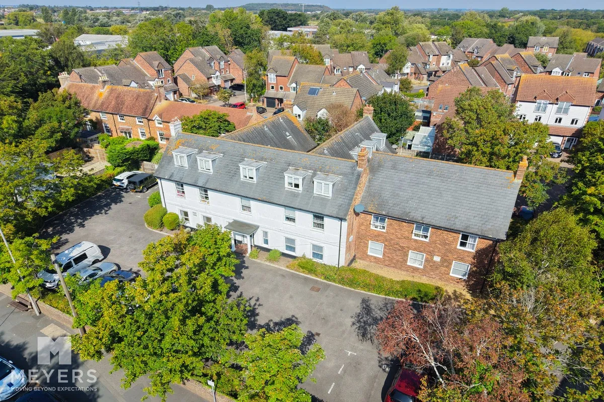 2 bed flat for sale, Purewell, Christchurch, BH23