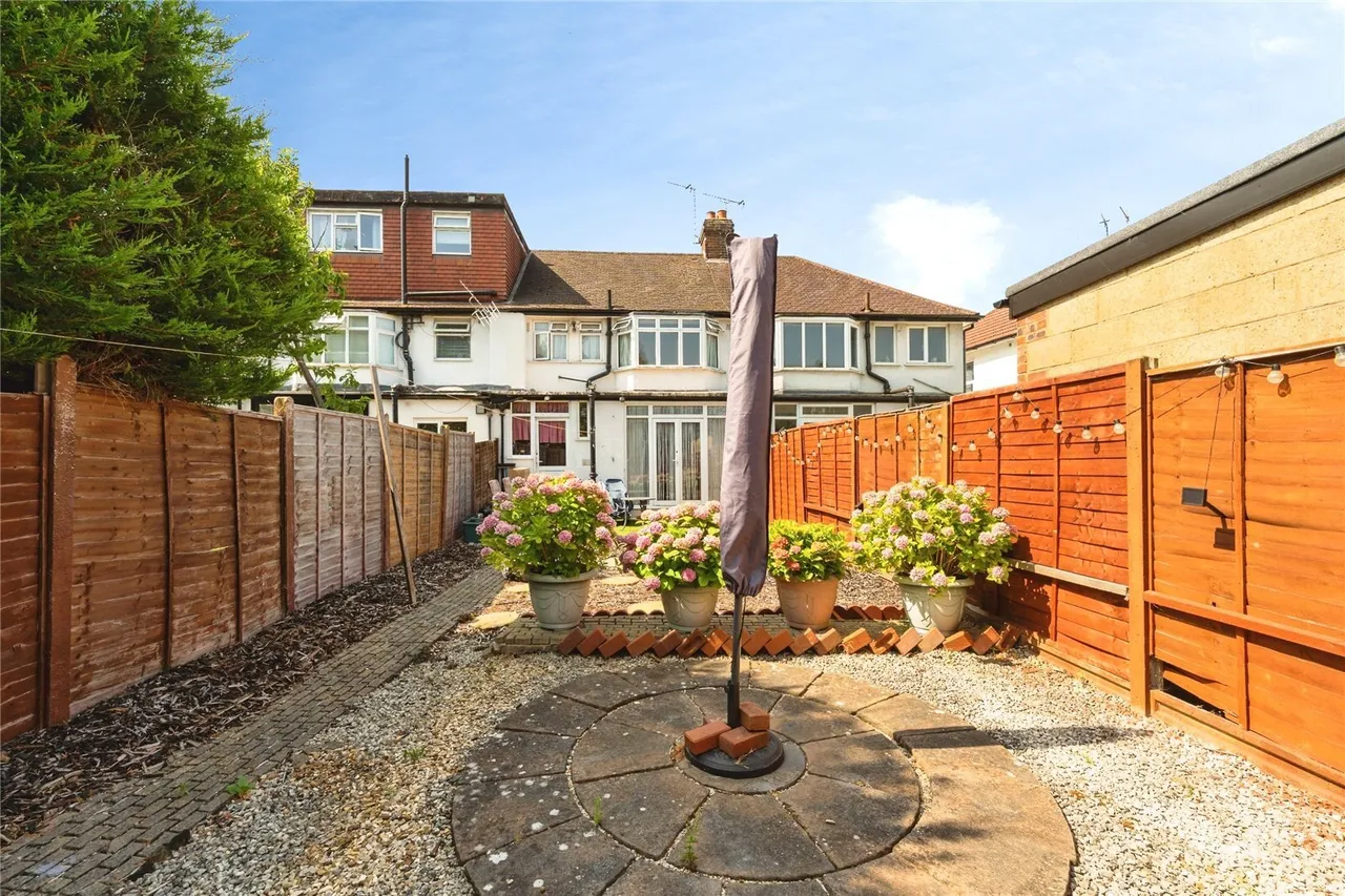 Barnfield Avenue, Kingston upon Thames, KT2, photo 2