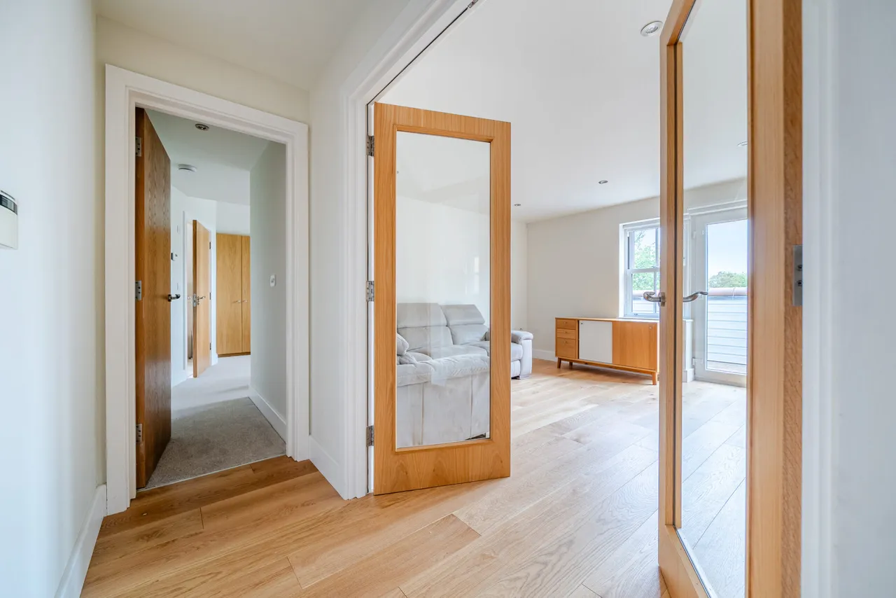 Risegate Lodge, Holden Road, Woodside Park, London, Greater London, N12 7DU, photo 7