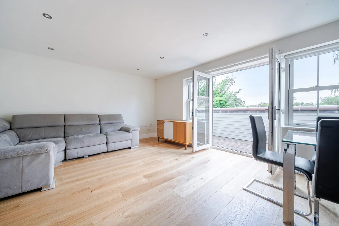 2 bed flat for sale — Risegate Lodge, Holden Road, Woodside Park, London, Greater London, N12 7DU