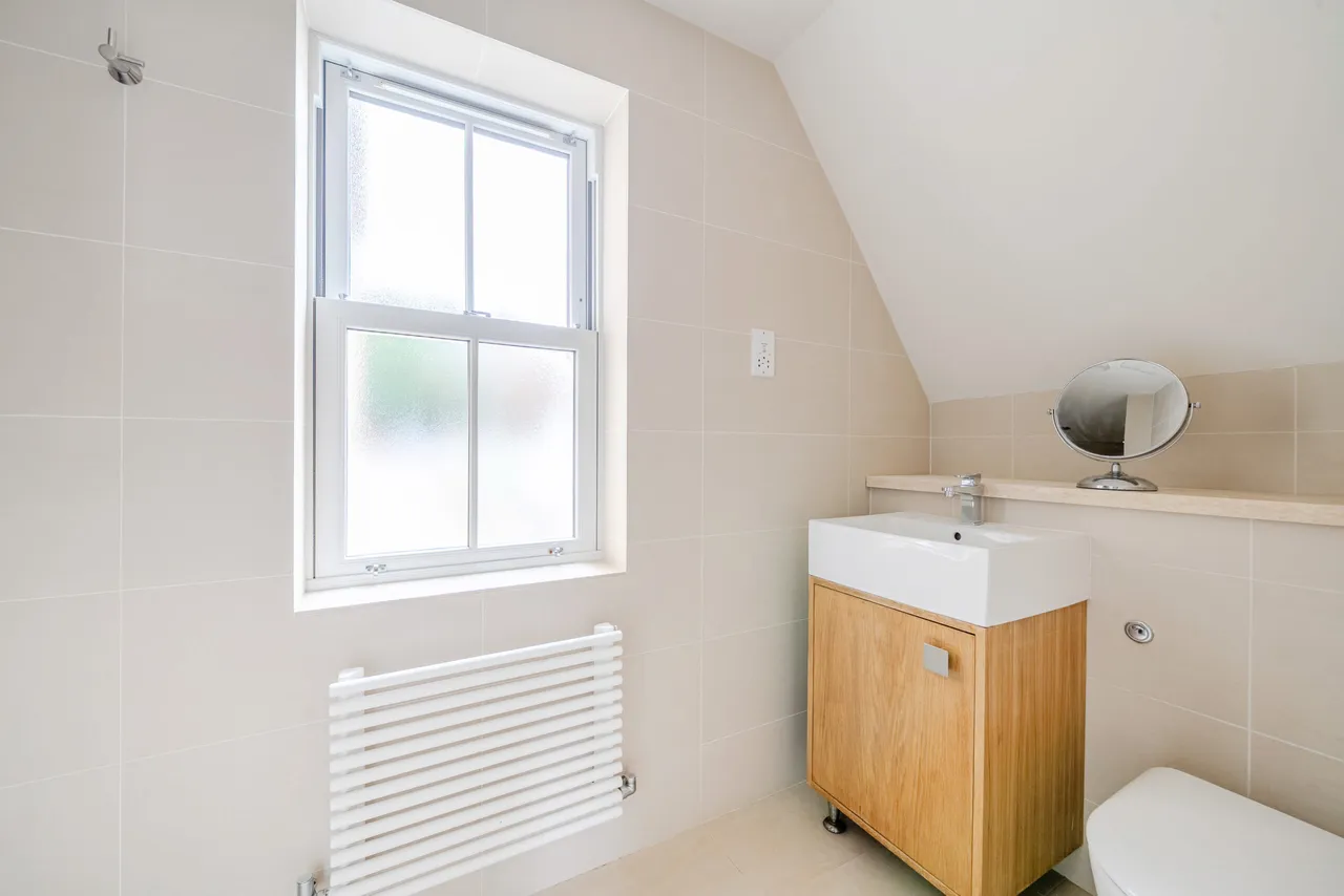 Risegate Lodge, Holden Road, Woodside Park, London, Greater London, N12 7DU, photo 15