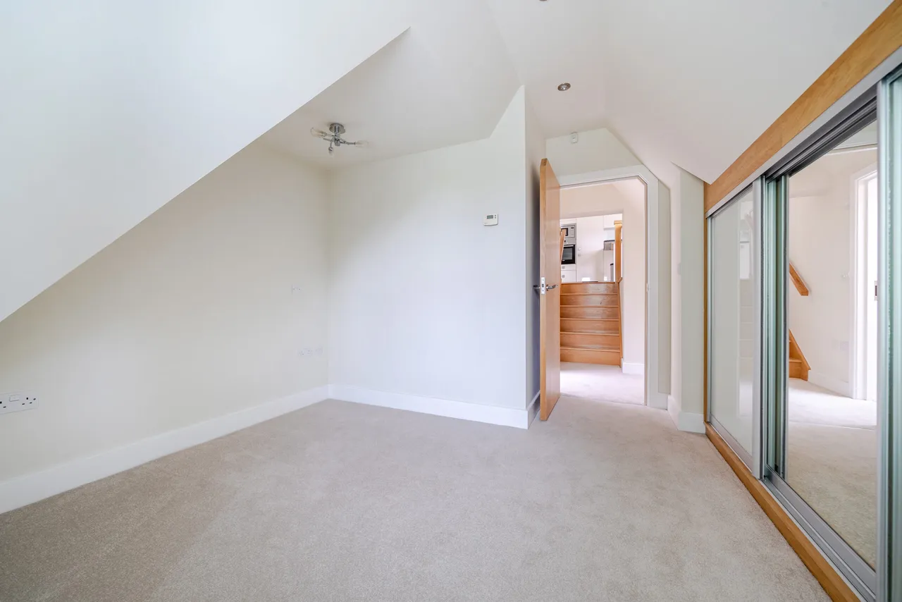 Risegate Lodge, Holden Road, Woodside Park, London, Greater London, N12 7DU, photo 10