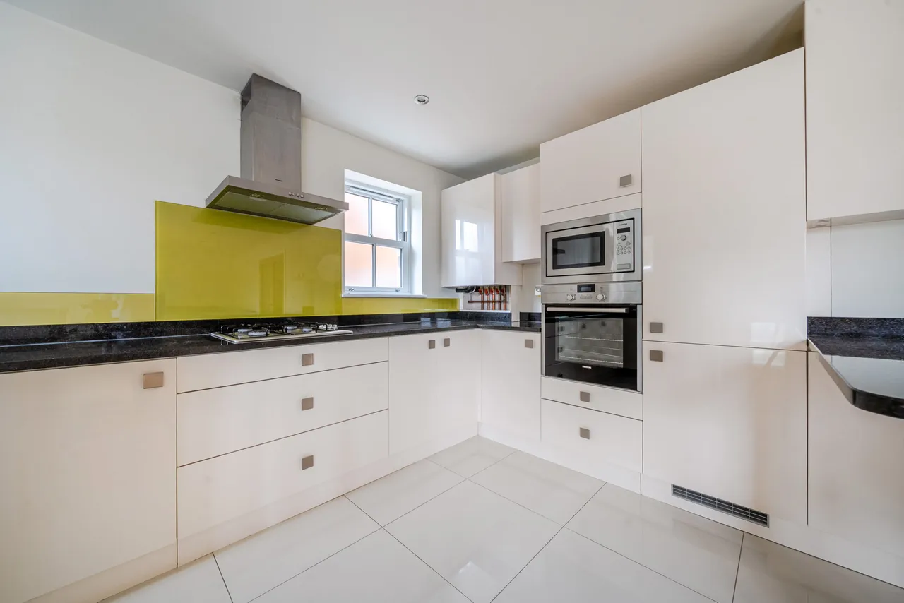 Risegate Lodge, Holden Road, Woodside Park, London, Greater London, N12 7DU, photo 5