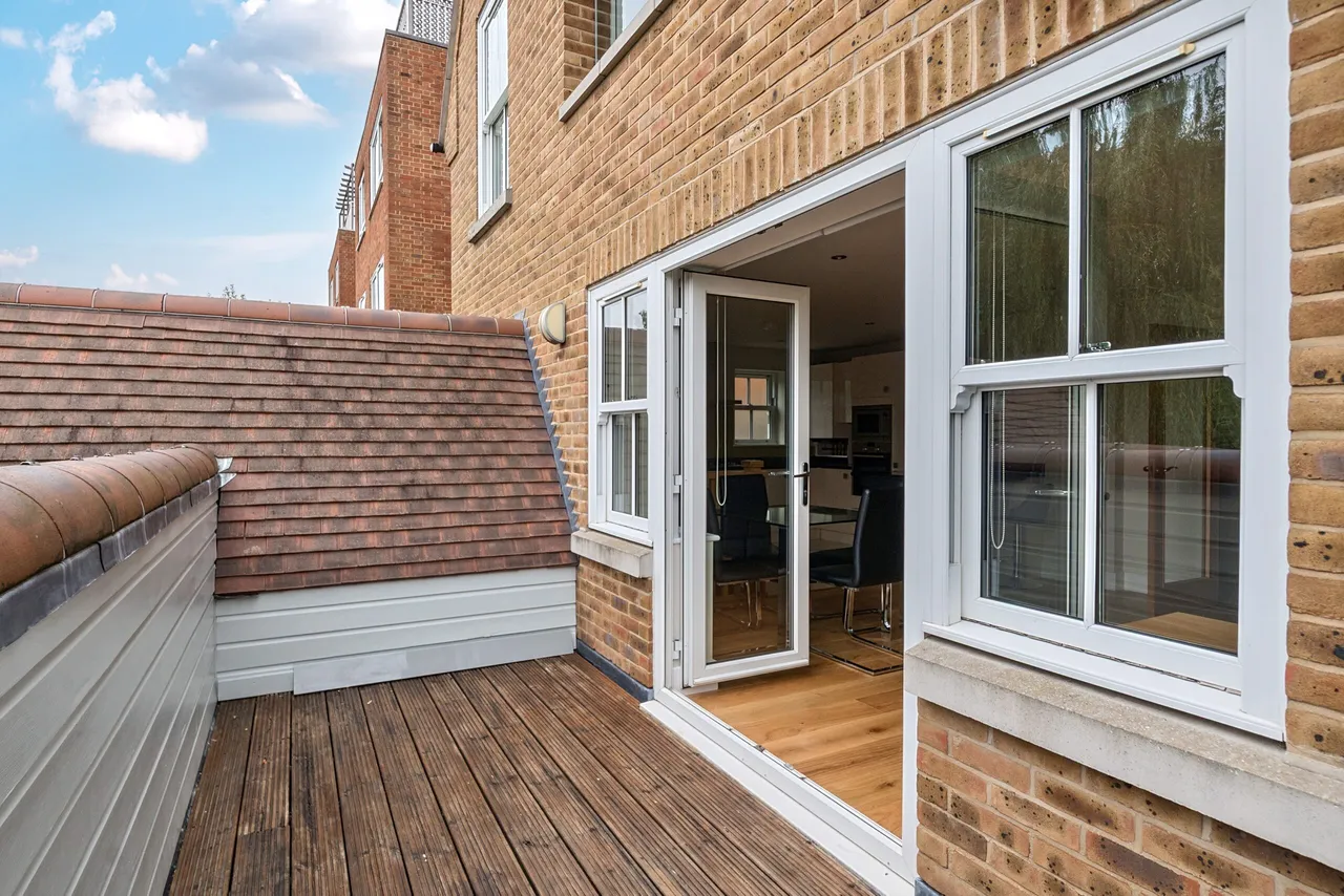 Risegate Lodge, Holden Road, Woodside Park, London, Greater London, N12 7DU, photo 2