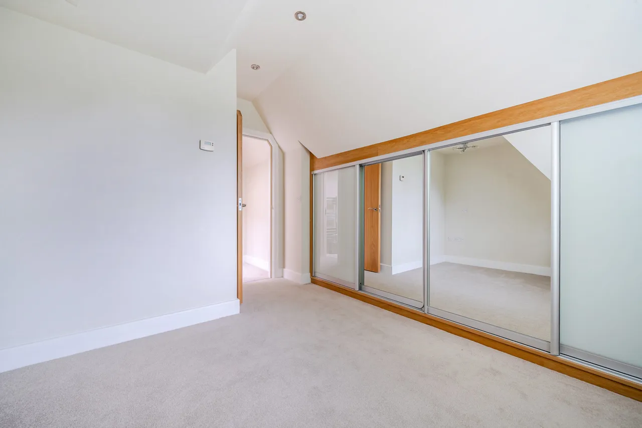 Risegate Lodge, Holden Road, Woodside Park, London, Greater London, N12 7DU, photo 11