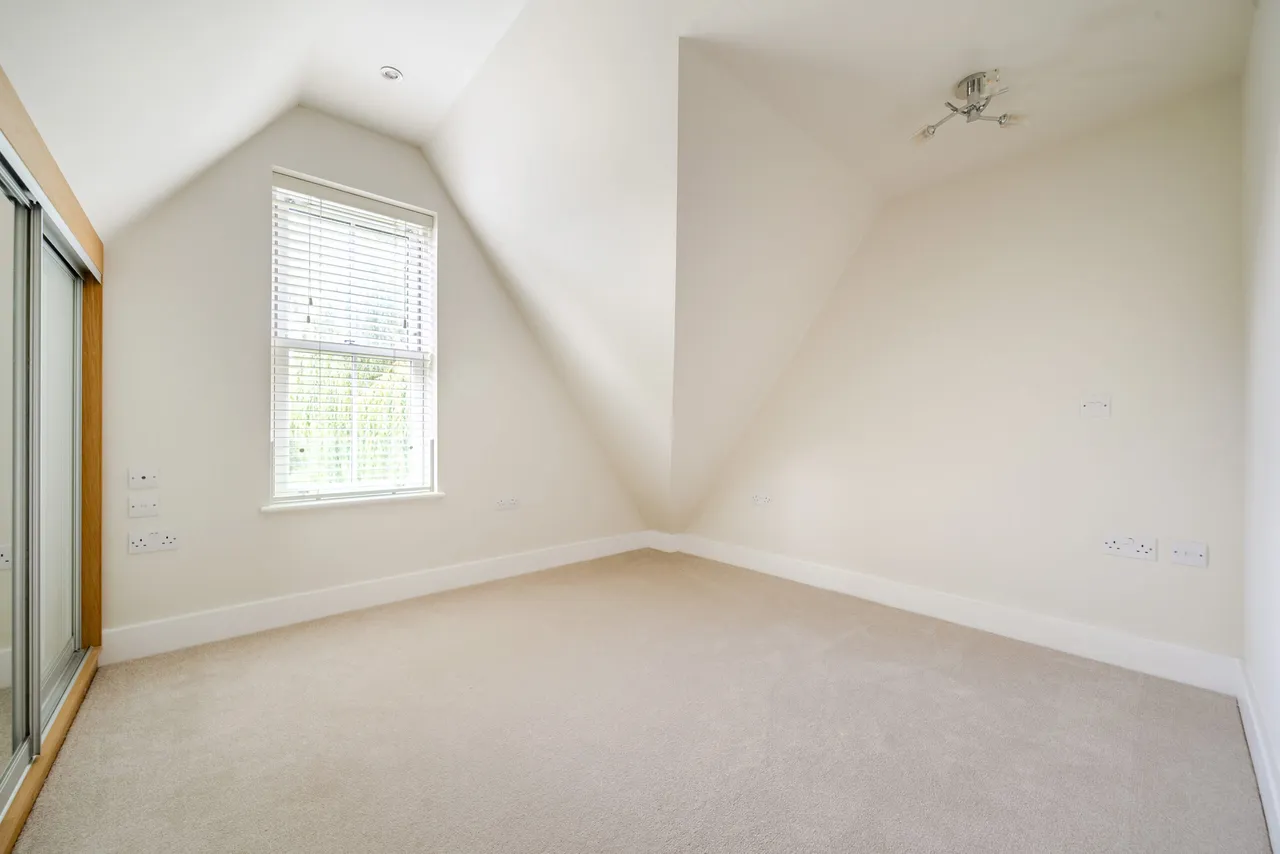 Risegate Lodge, Holden Road, Woodside Park, London, Greater London, N12 7DU, photo 12