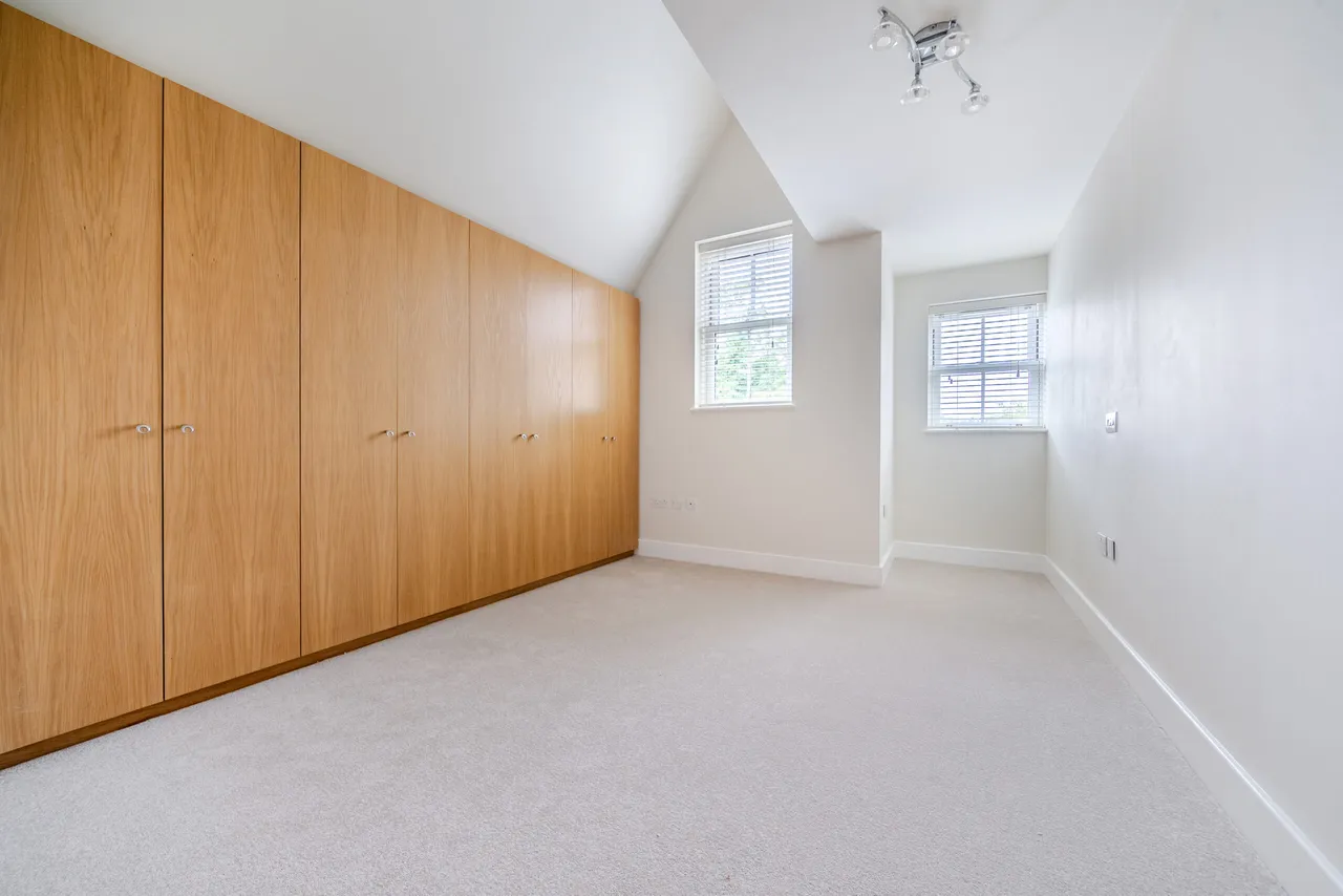 Risegate Lodge, Holden Road, Woodside Park, London, Greater London, N12 7DU, photo 9