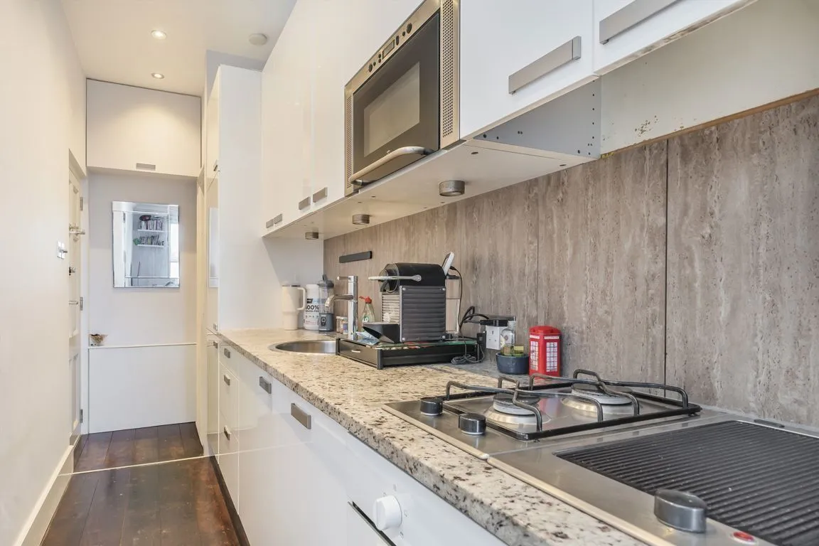 Broom Road, TW11, photo 3