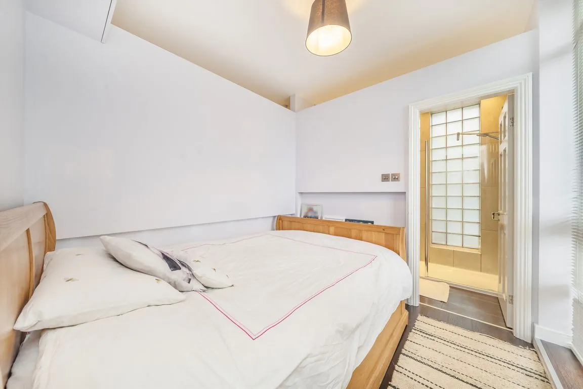 Broom Road, TW11, photo 4