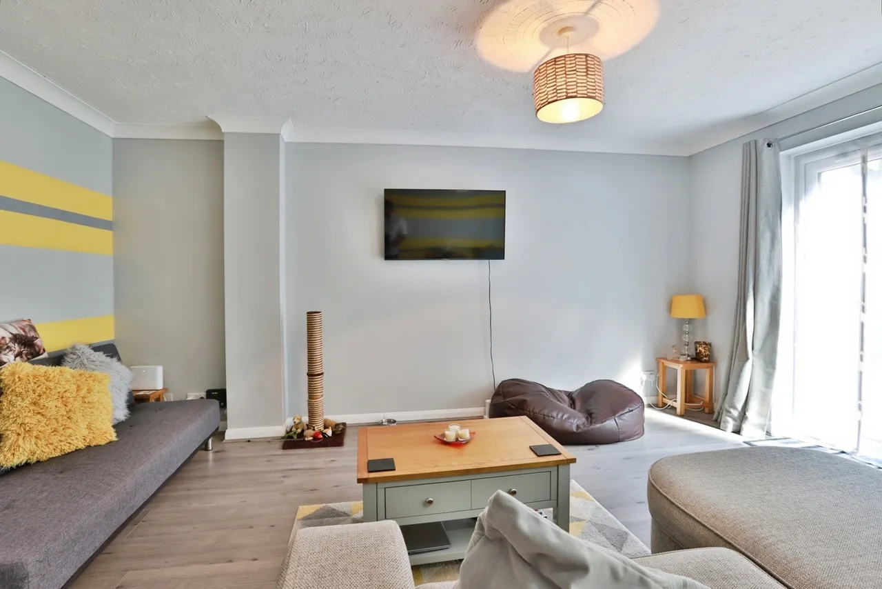 Royster Close, Canford Heath, BH17, photo 5