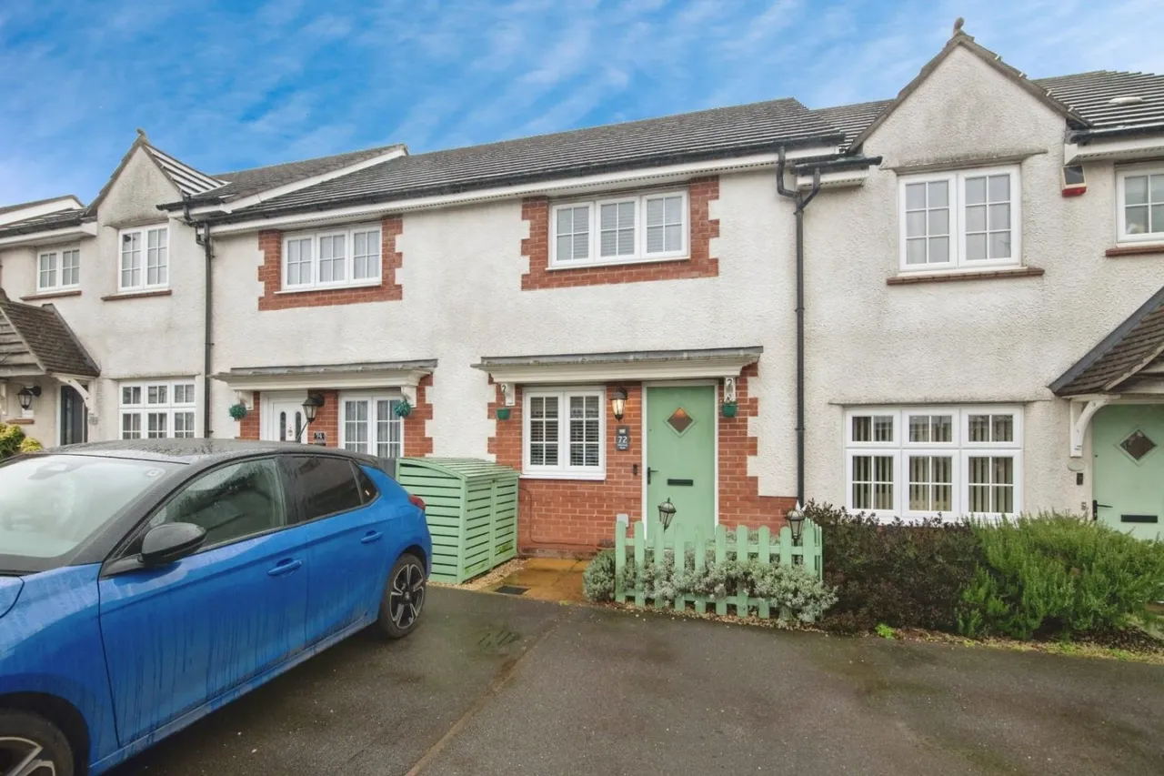 2 bed house for sale — Greenway Road, Bilston