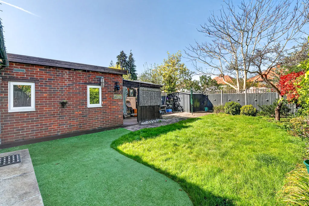 Abbotts Tilt Hersham, Walton-On-Thames KT12 4RB, photo 21