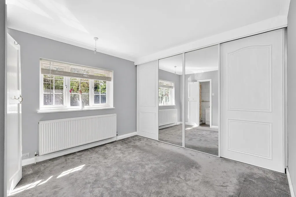 Abbotts Tilt Hersham, Walton-On-Thames KT12 4RB, photo 14
